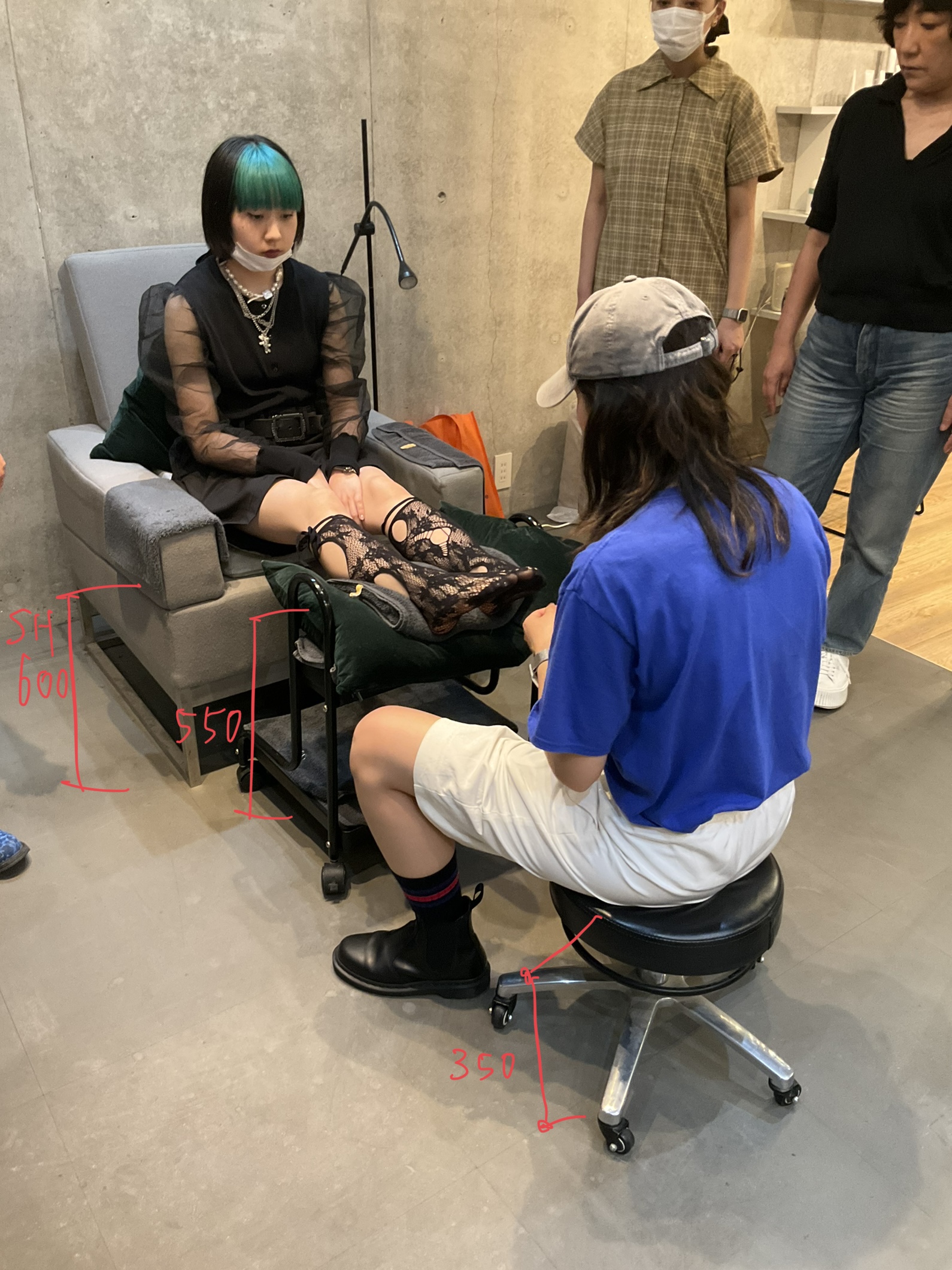 ソファ.足置台.施術者椅子の高さか確認 | Same Picture Company